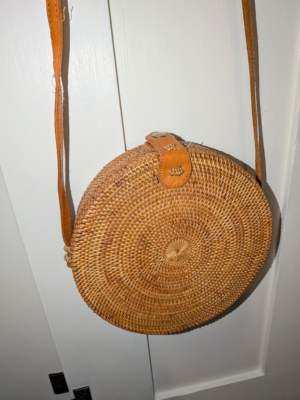 Round Woven Straw Crossbody Bag in Tan